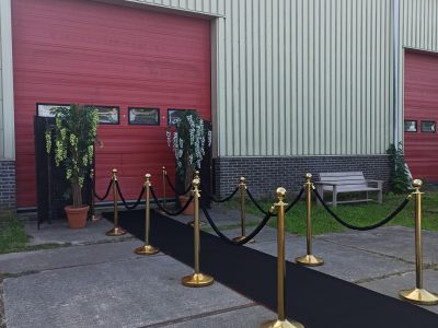 zwarte loper met paaltjes 5