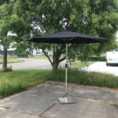 parasol zwart met rvs voet